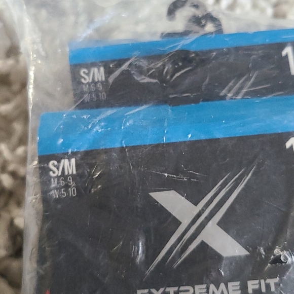 Extreme Fit Ultra V-Striped Compression Socks 🆕️ - Picture 3 of 6